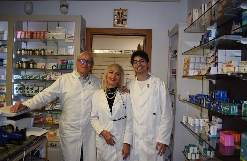 FARMACIA ANTICA MOLTENI CONSEGNA A DOMICILIO DAL LUNEDÌ AL VENERDÌ PREPARAZIONI GALENICHE - NOLEGGIO ATTREZZATURE ORTOPEDICHE